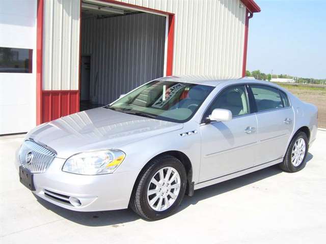 Buick Lucerne 2011 photo 1